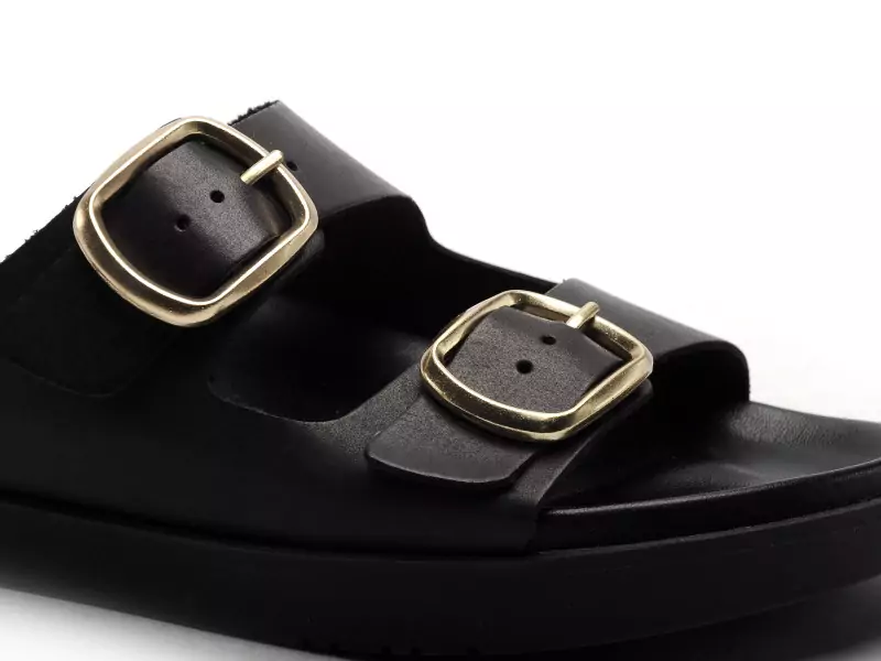 I am 6 019 282 Noir Mules et Sabots Plats Femme