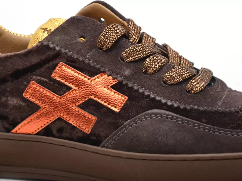 Another Trend A032 Marron Baskets Basses Femme