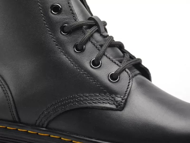 Dr Martens BROOKLINE CHUKKA 6 EYE BOOT 41550001 Noir Boots et Bottines Plates Femme