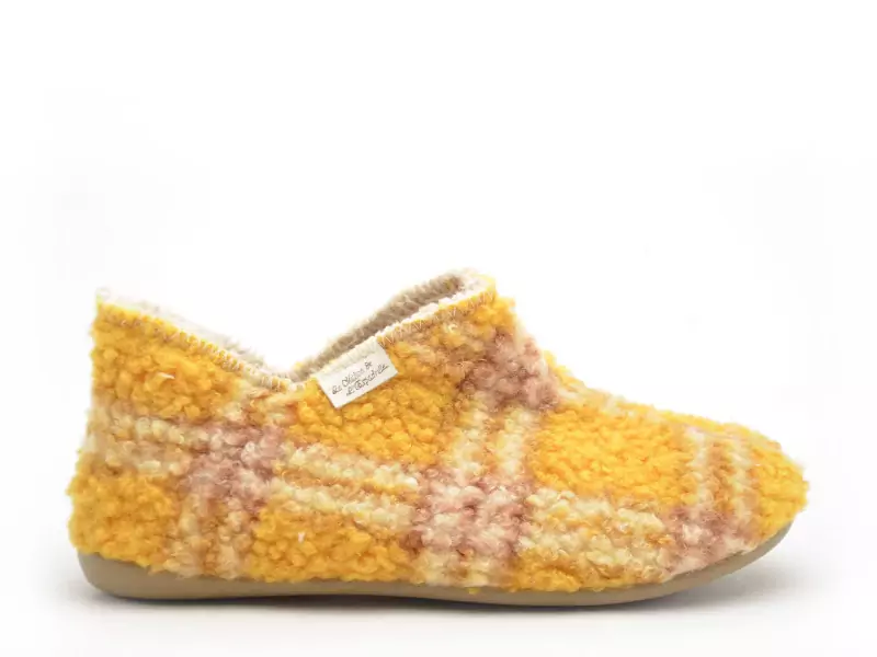 La Maison De L Espadrille Chaussons 6033 8 Jaune Chaussons Femme