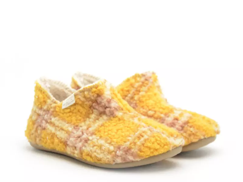 La Maison De L Espadrille Chaussons 6033 8 Jaune Chaussons Femme