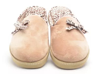 6812 8 Beige Chaussons Femme