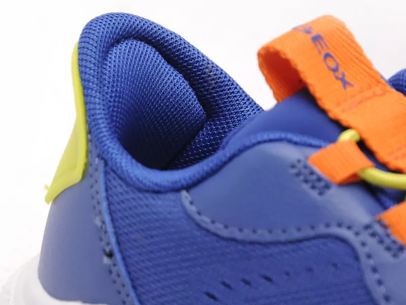 Geox J SPRINTYE FAST IN B J65NQA Bleu Baskets Basses Garçon