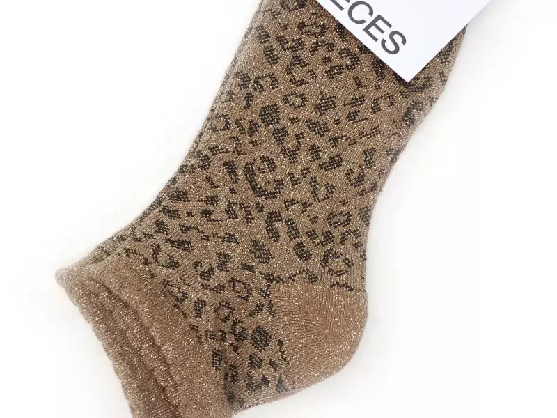  CHAUSSETTES PCSEBBY GLITTER AOP SNEAKER SOCK Beige Chaussettes Femme