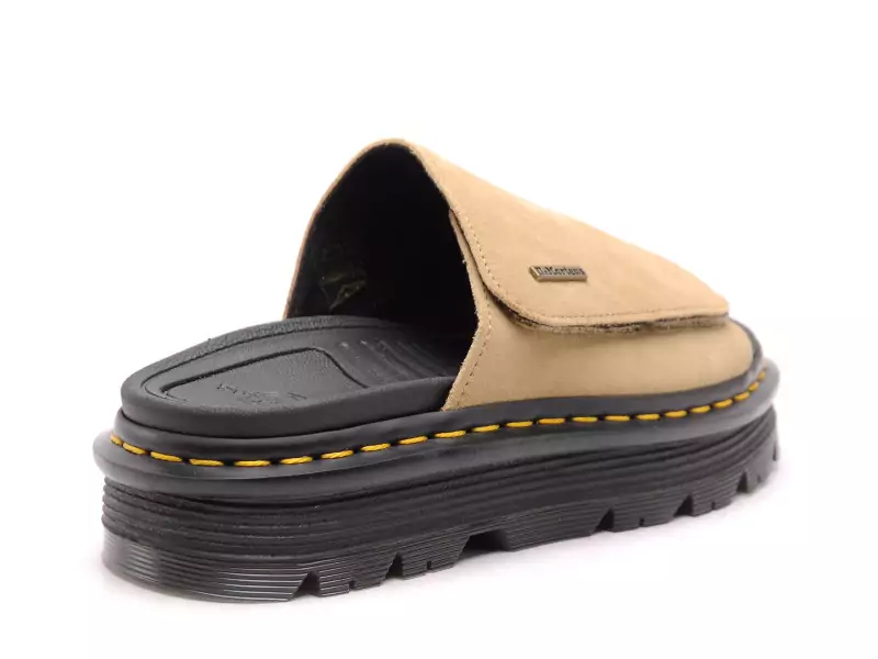 Dr Martens ZEBZAG SLIDE Beige Mules et Sabots à Talons Femme